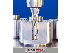 伊斯卡为您推介束魔变色龙钻（SUMOCHAM）系列，该系列是成功的变色龙钻（CHAMDRILL）系列及变色龙喷水钻（CHAMDRILLJET）系列的升级版。束魔变色龙钻传承了变色龙钻与变色龙喷水钻的优点，升级了刀头及定位槽的设计，快换刀头，快速金属切削，可换刀头更经济。 