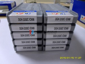 DNMG150604-NF IC8250
NF 断屑槽 双面断屑槽,非常锋利切削刃、正前角设计,具有切削力低的特点,适用于精加工、半精加工。