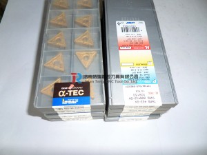 TNMG160404-TF IC8250
TF 断屑槽 双面槽刀片,正前角-有效防止加工硬化现象的产生;增强型切削刃-有效避免刀片的崩刃;独特设计-有效减小月牙洼。适用于加工碳素钢、合金钢、不锈钢以及高温合金。
