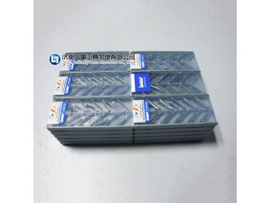 IC9054 CVD 涂层 P15-P40,M10-M30,基体表面附有TiCN/AL2O3/TiN多种涂层材质,CVD涂层,具有韧性强特点。用于在中-高速切削条件下,碳钢、合金钢和不锈钢的车削和切槽